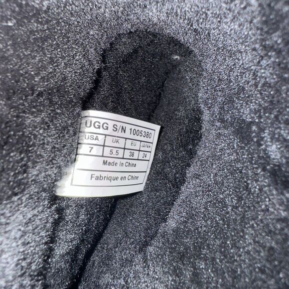 UGG Becket Black Womens Leather Sheepskin Buckle Short Boots Sz 7 - Picture 7 of 9